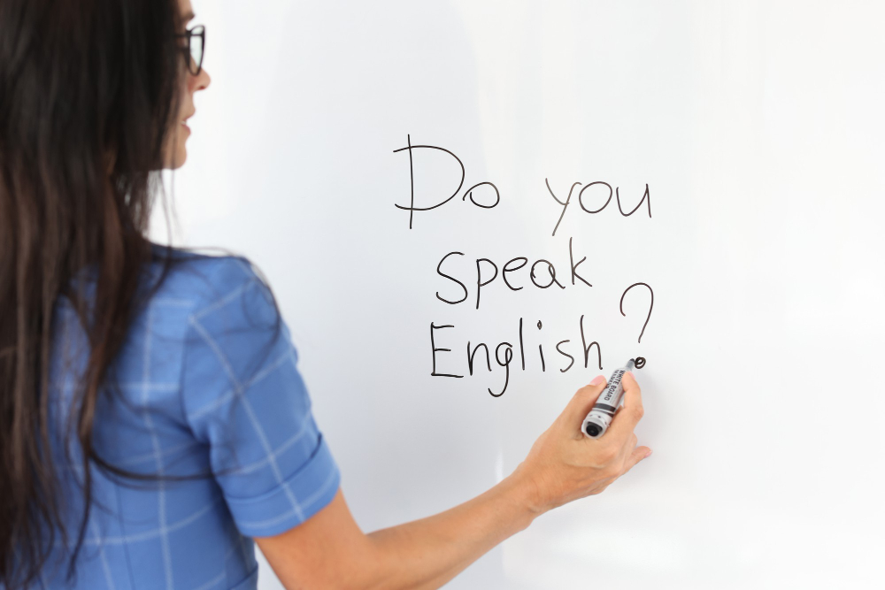 Cum să îți îmbunătățești pronunția și vocabularul în engleză